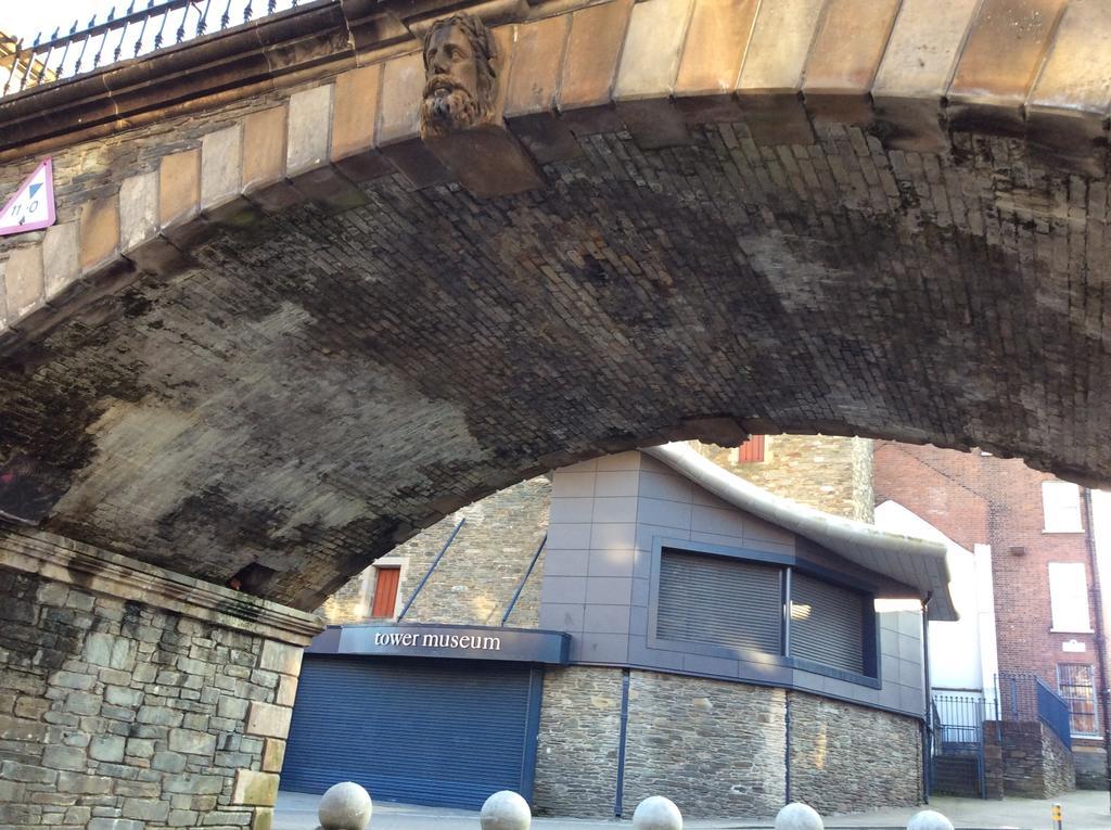Princes House In The Walled City Londonderry Buitenkant foto
